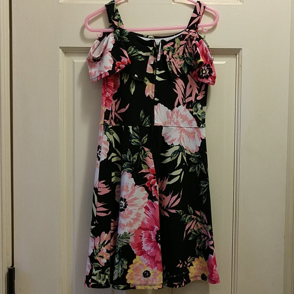 Dress - Picture 2 of 3